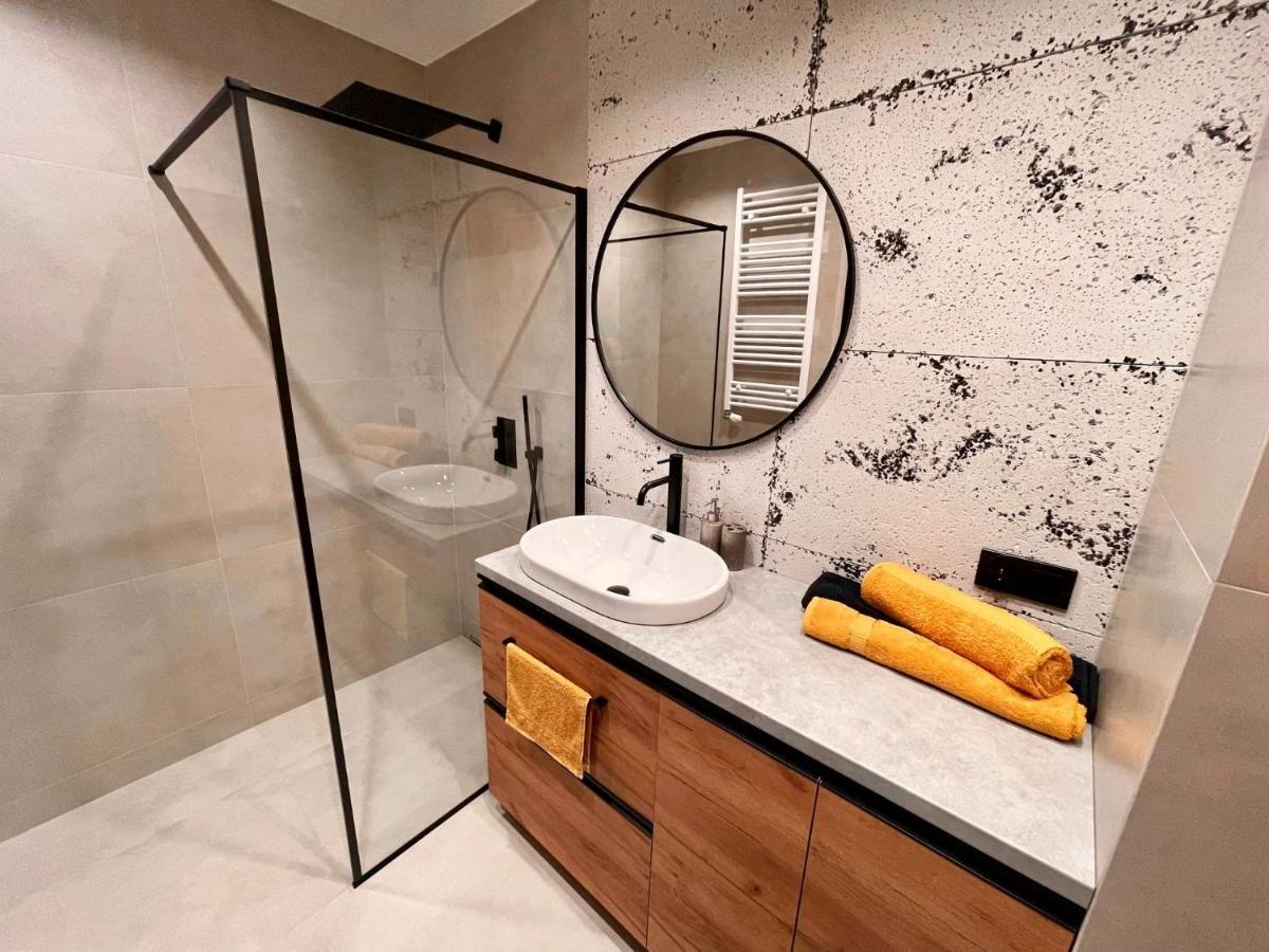 Apartament Twierdza Z Widokiem Na Jezioro オストルダ エクステリア 写真